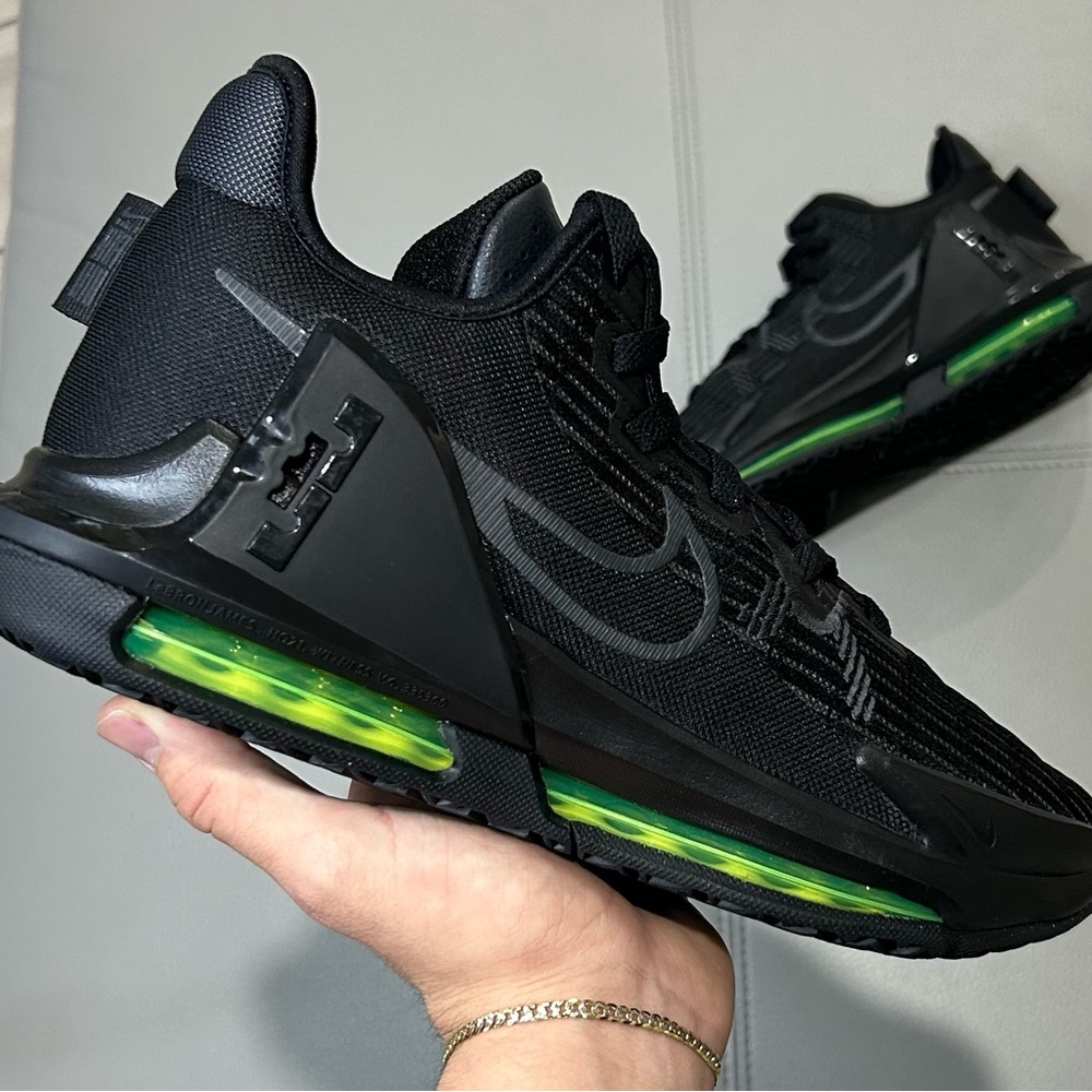 NWT NIKE LEBRON WITNESS BLACK